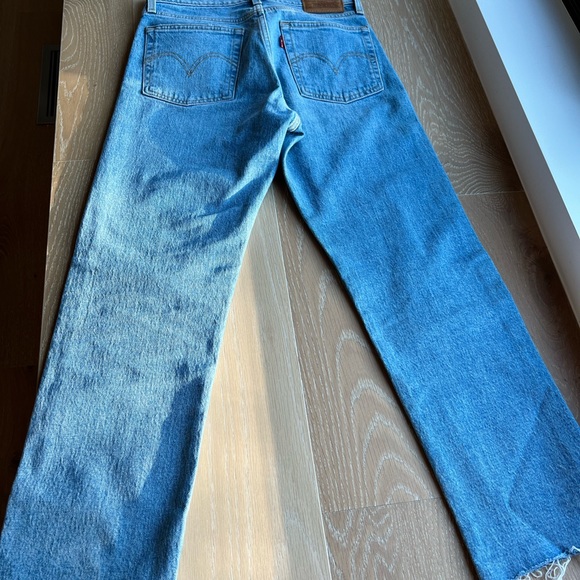 * SOLD ON ANOTHER PLATFORMLevi’s wedgie straight size 25 - Picture 2 of 5